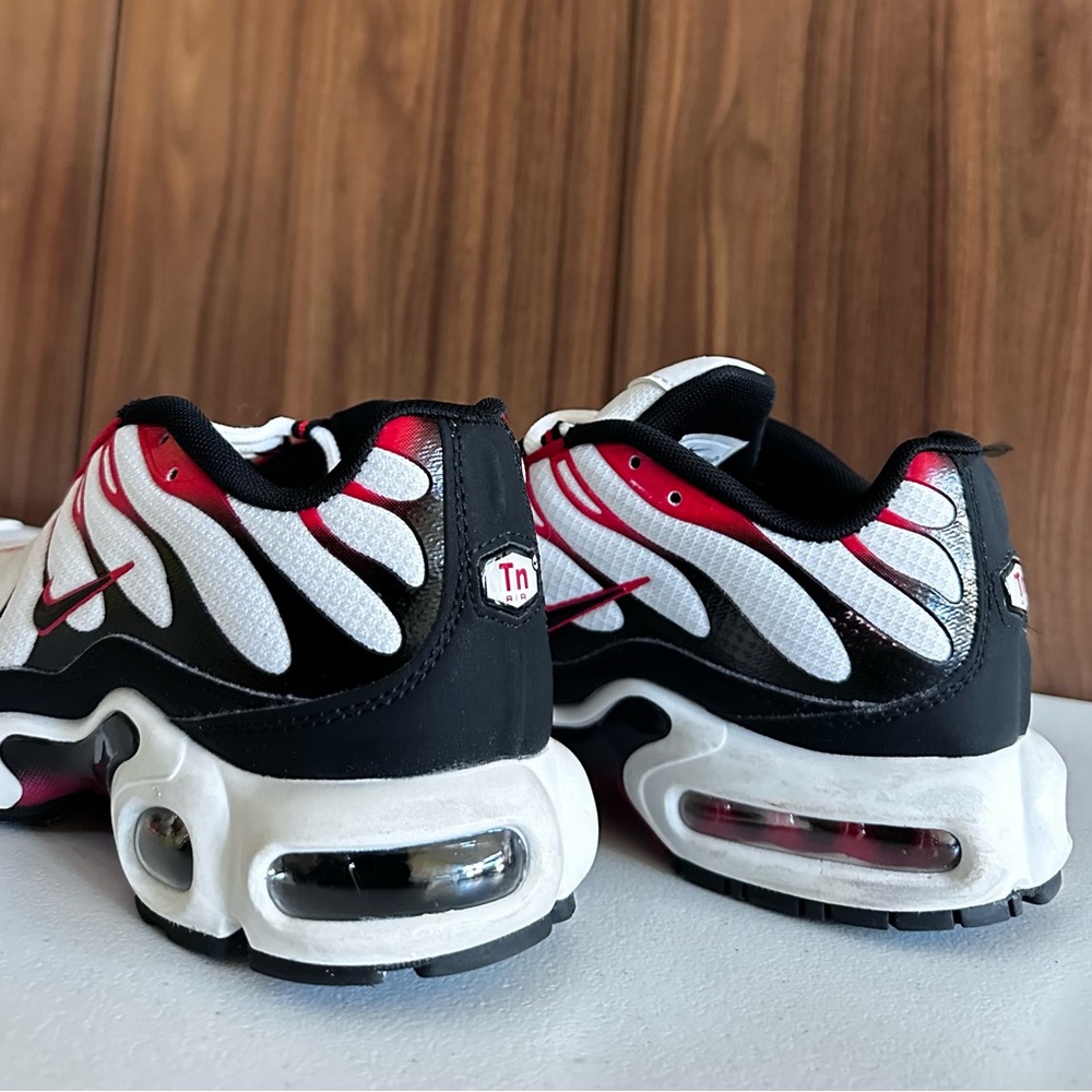 Nike Air Max Plus Pure Platinum Black University Red Size 7 - Picture 11 of 15